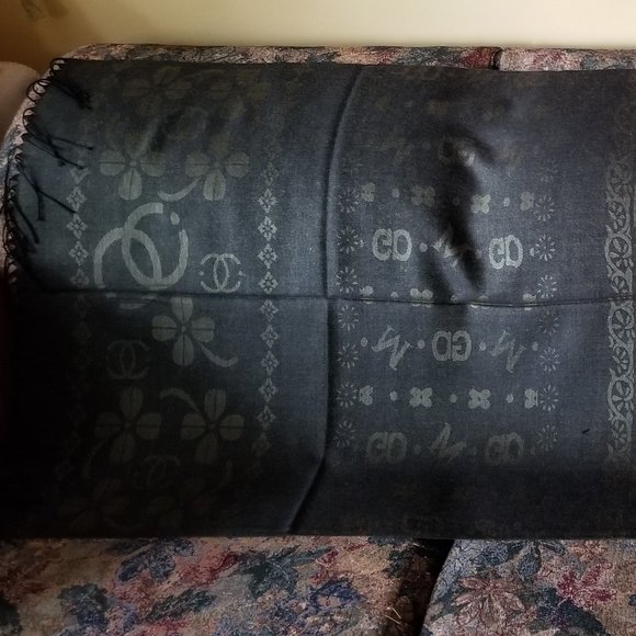 NWT various patterns, cashmere scarf, lucky 4 leaf clover, dk green/gold/black - Picture 8 of 10